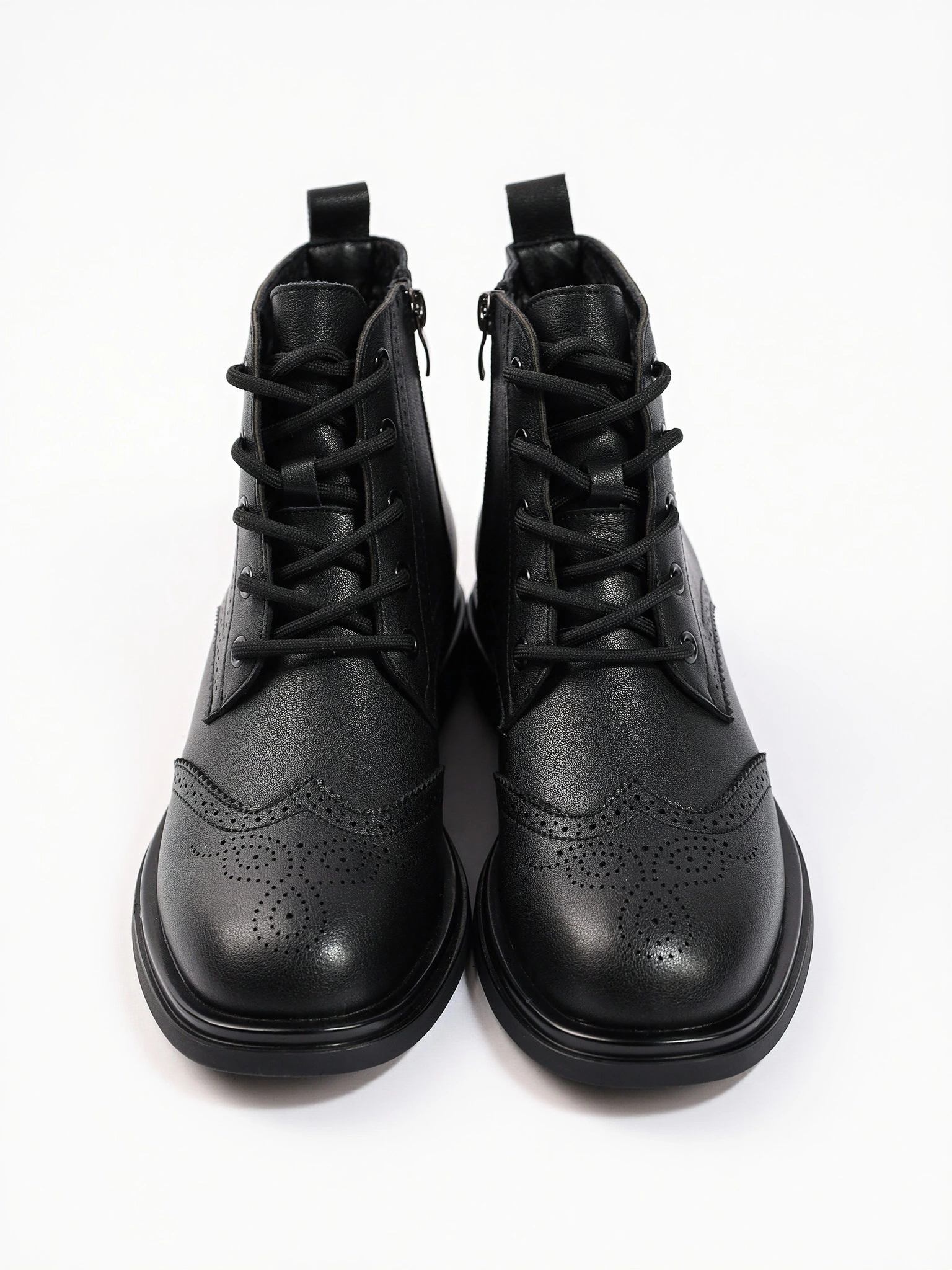 Ботинки-дерби черного цвета с декоративной перфорацией из натуральной кожи